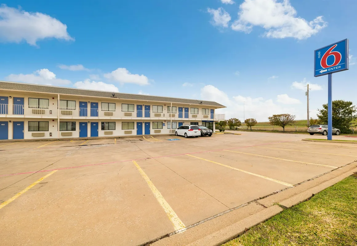 Motel 6 Greenville, TX hotel hero