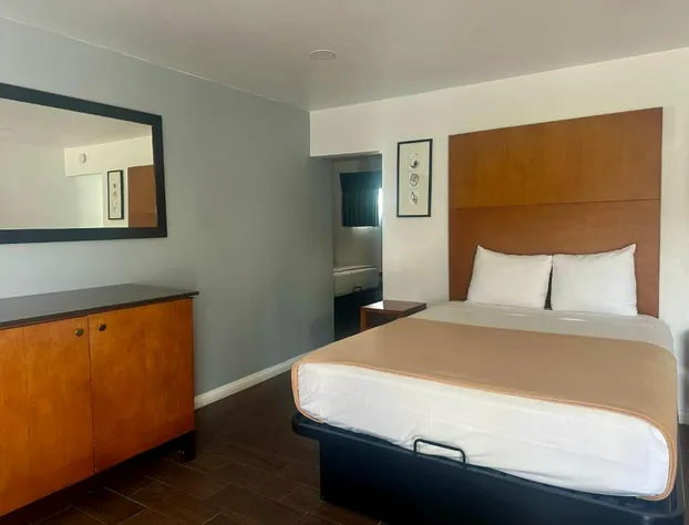 Oceanside Inn & Suites hotel detail image 4