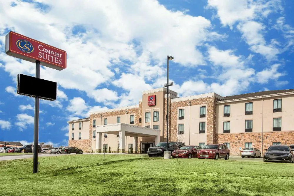 Comfort Suites Dodge City hotel hero
