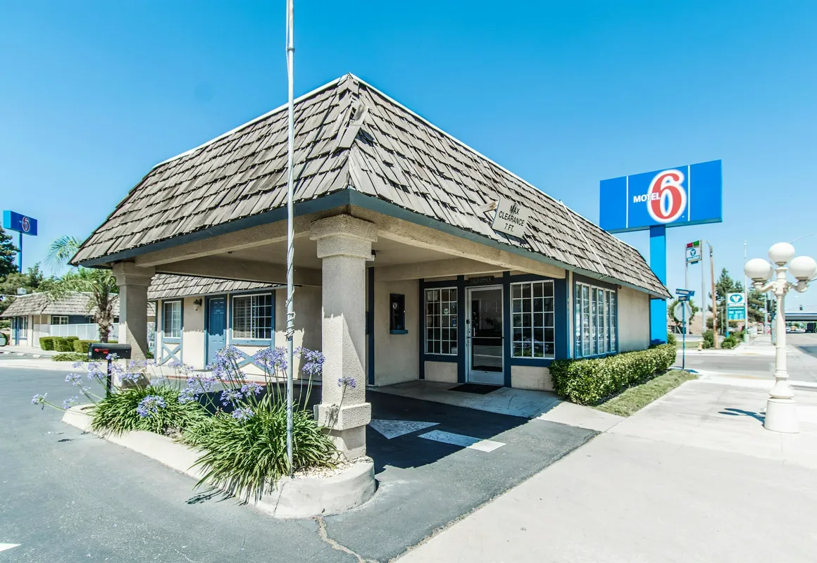 Motel 6 Kingsburg, CA hotel hero
