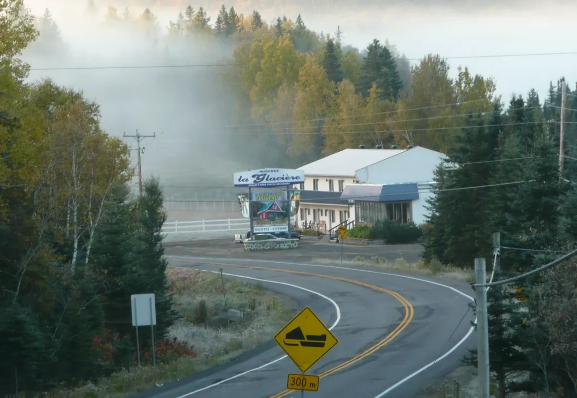 L Auberge et restaurant La Glacière hotel hero