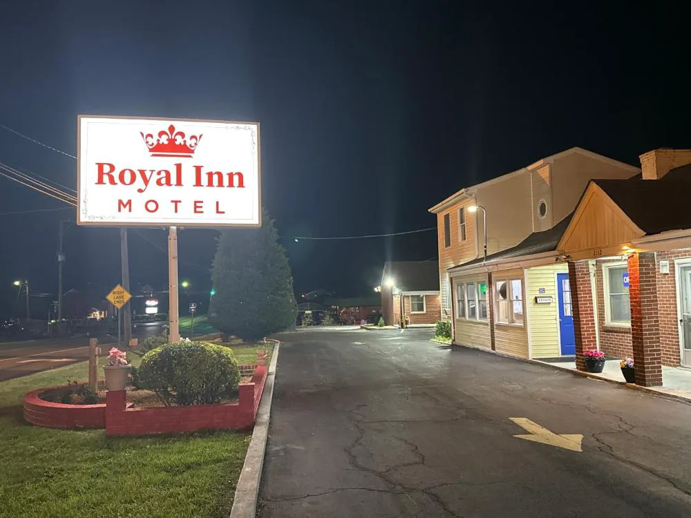 Royal Inn Motel hotel hero
