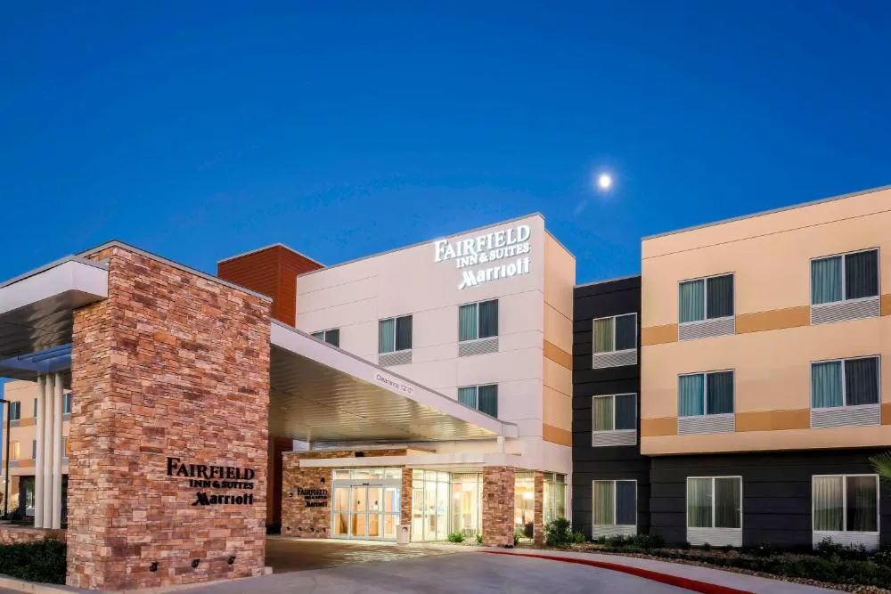 Fairfield Inn & Suites Pleasanton hotel hero