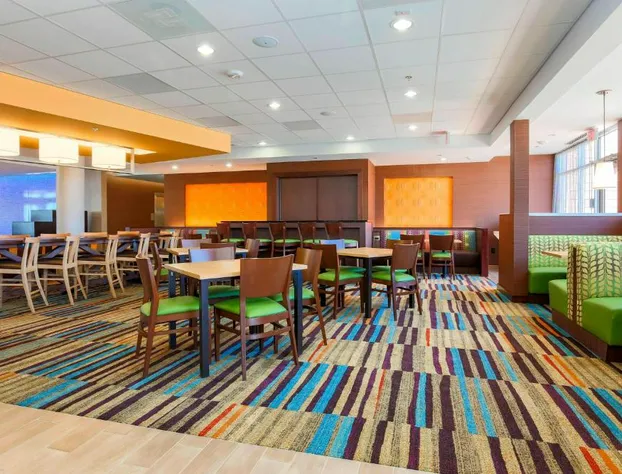 Fairfield Inn & Suites Pleasanton hotel detail image 4