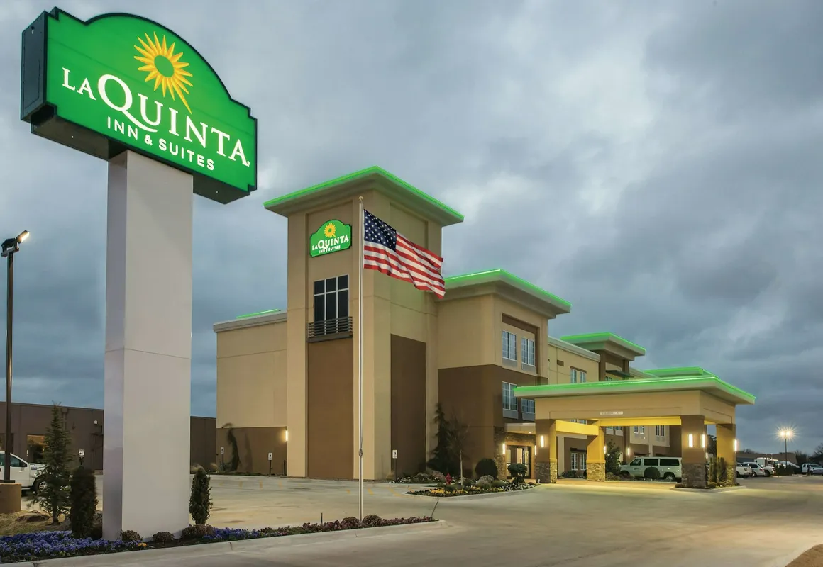 La Quinta Inn & Suites by Wyndham Enid hotel hero