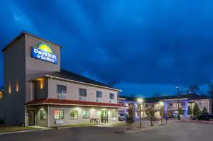 Days Inn & Suites by Wyndham Madisonville hotel hero