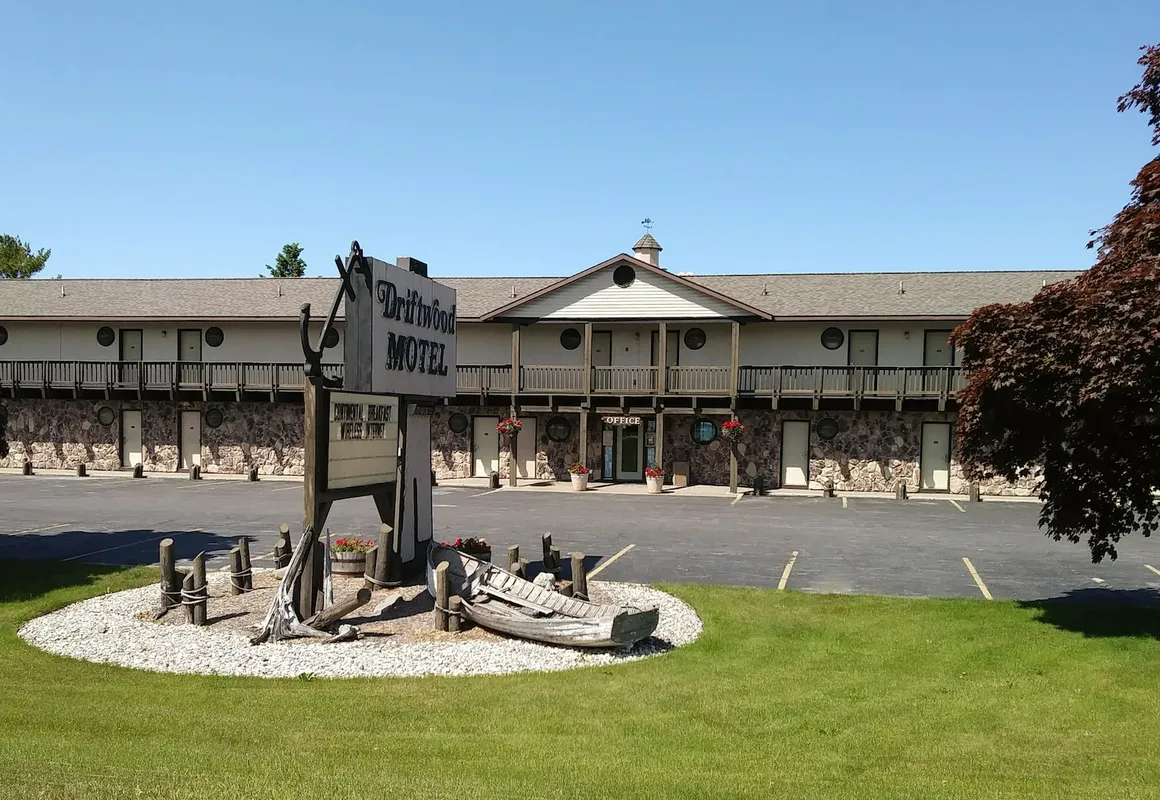 Driftwood Motel hotel hero
