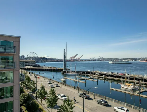 Seattle Marriott Waterfront hotel detail image 2