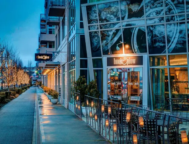 Seattle Marriott Waterfront hotel detail image 4