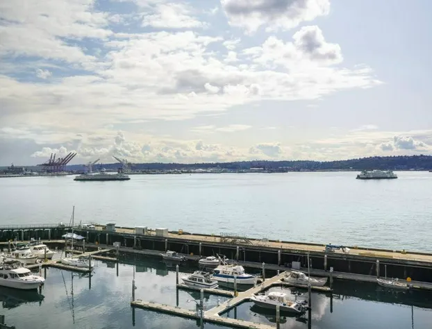 Seattle Marriott Waterfront hotel detail image 3