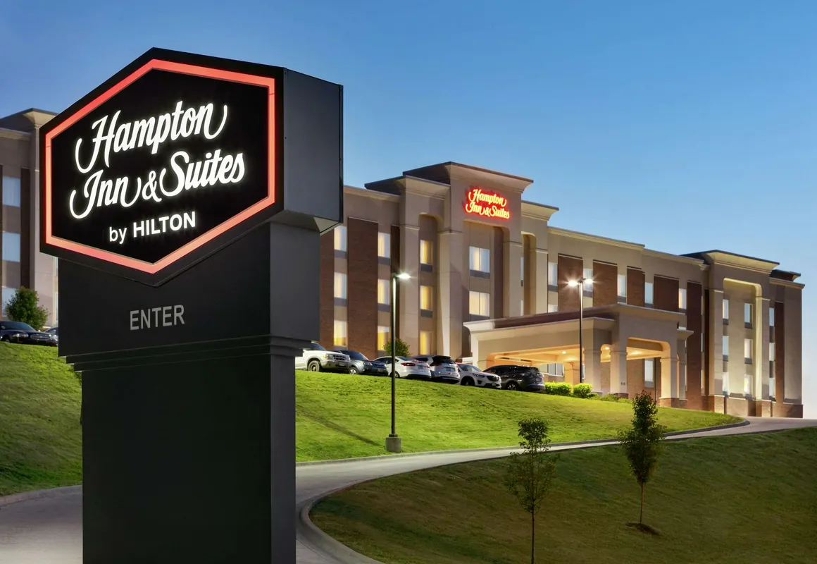 Hampton Inn & Suites Parkersburg Downtown hotel hero