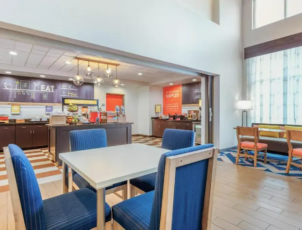 Hampton Inn & Suites Parkersburg Downtown hotel detail image 2