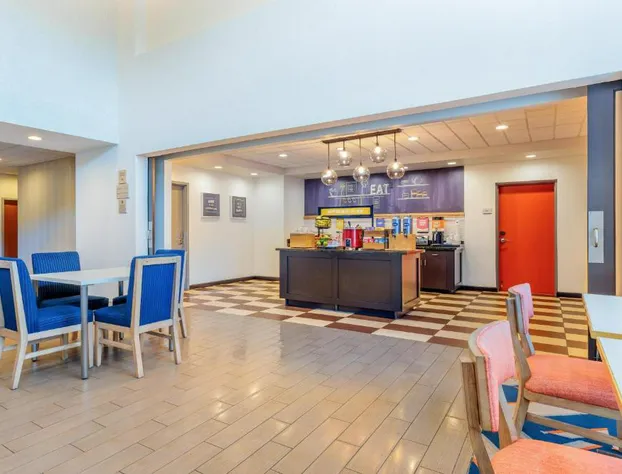 Hampton Inn & Suites Parkersburg Downtown hotel detail image 3