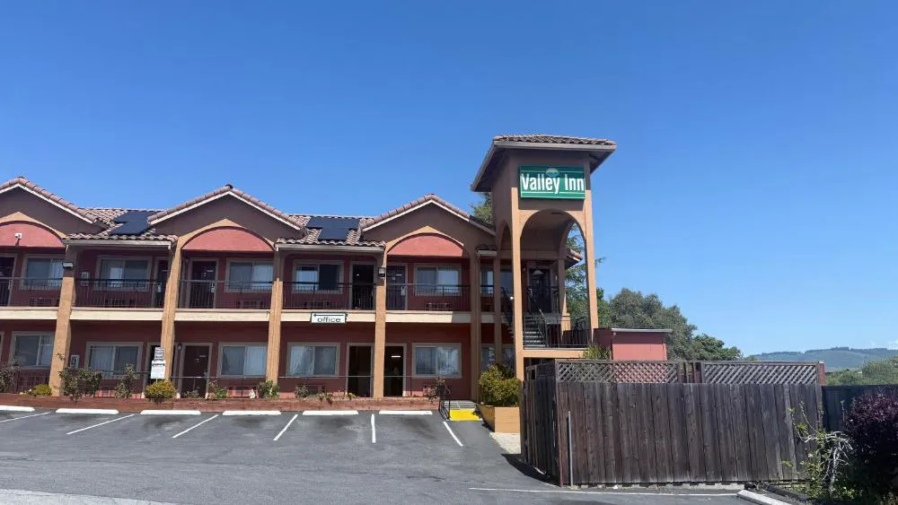 Valley Inn hotel hero