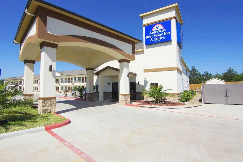Americas Best Value Inn & Suites Cuero hotel hero
