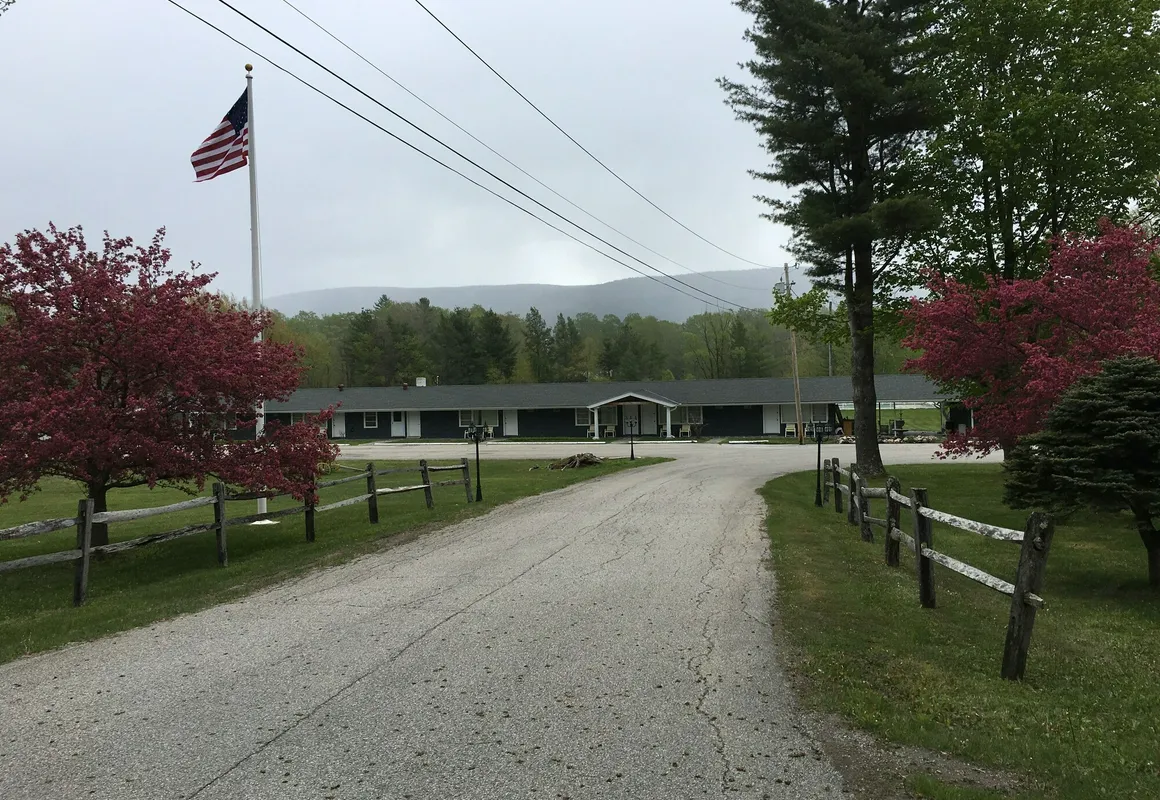 Weathervane Motel hotel hero