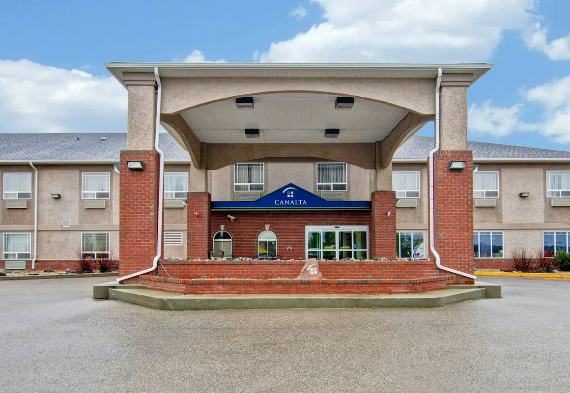 Clarion Pointe hotel hero