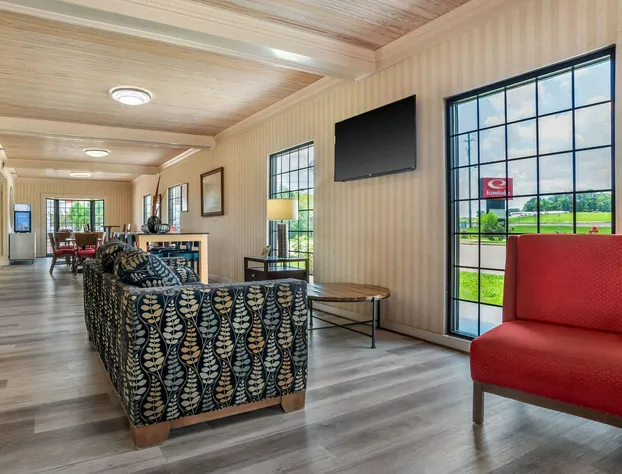 Econo Lodge Inn & Suites hotel detail image 3