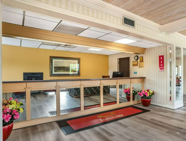 Econo Lodge Inn & Suites hotel detail image 4