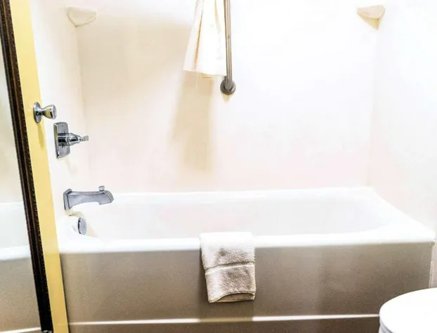 Quality Inn Whiteville North hotel detail image 4