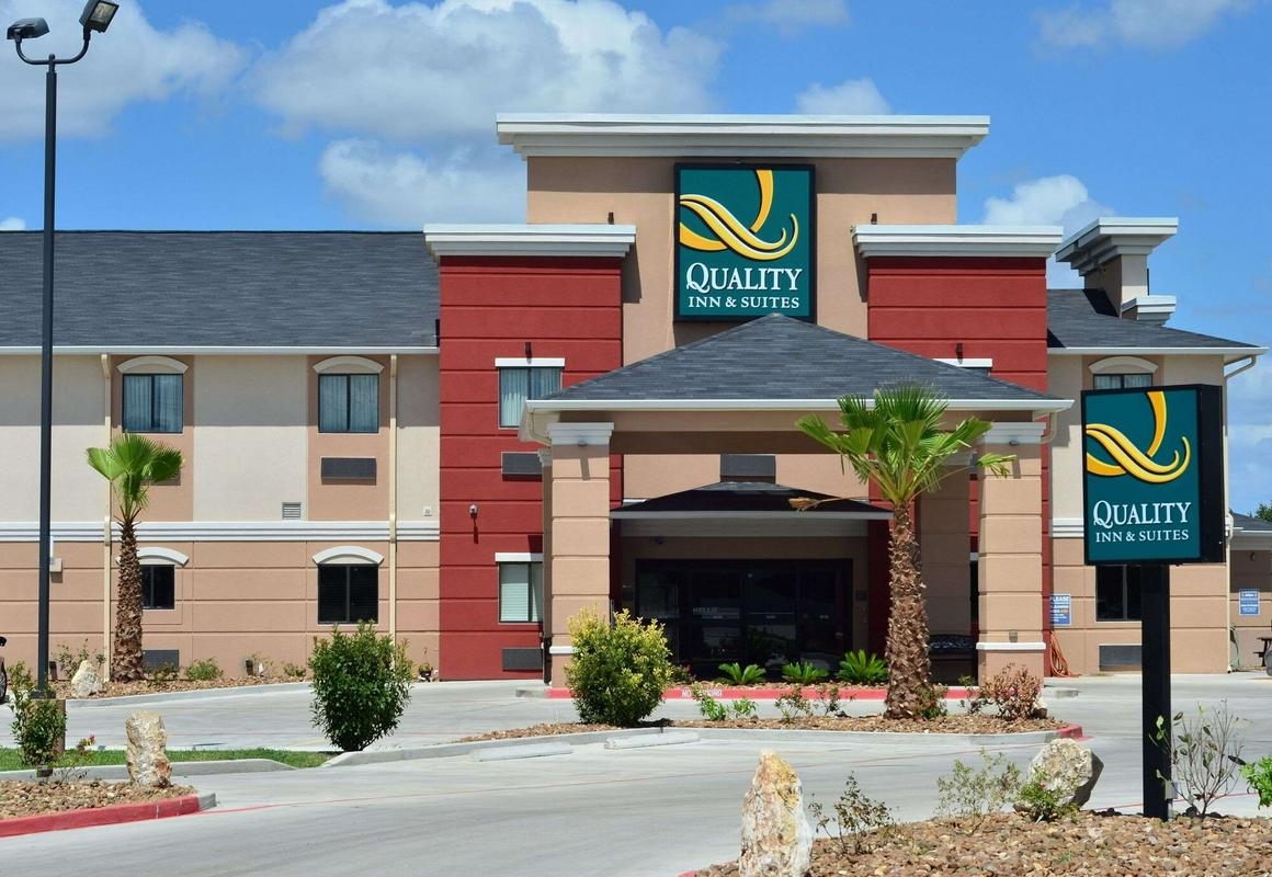 Quality Inn & Suites Kenedy - Karnes City hotel hero