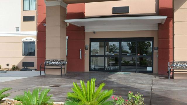 Quality Inn & Suites Kenedy - Karnes City hotel detail image 3