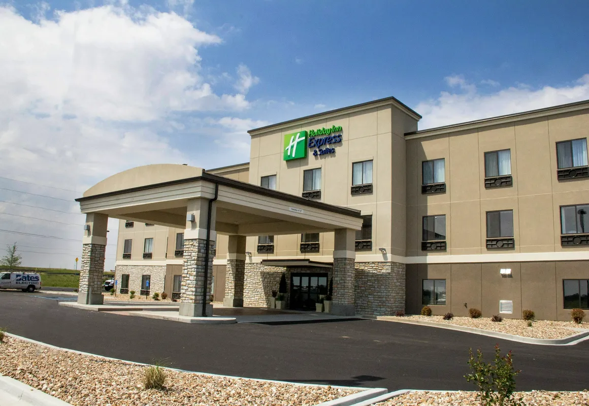Holiday Inn Express & Suites Sikeston Southwest by IHG hotel hero