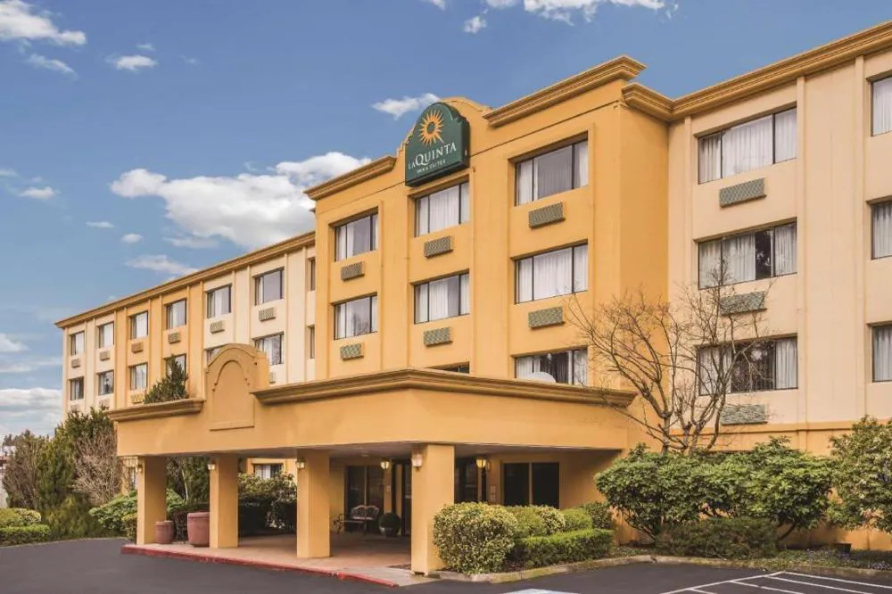 La Quinta Inn Bellevue Kirkland hotel hero