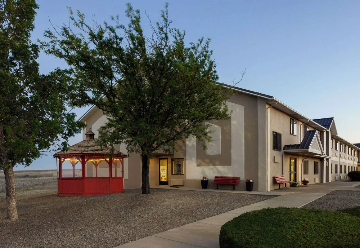 Travelodge by Wyndham Vaughn hotel hero