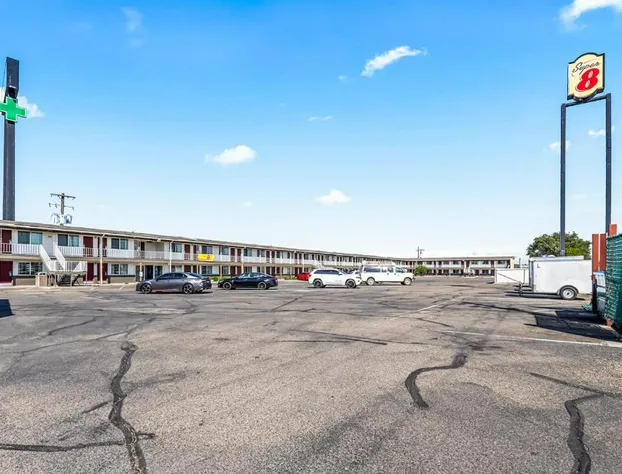 Super 8 by Wyndham Ontario hotel detail image 2