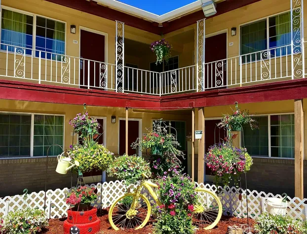 Super 8 by Wyndham Ontario hotel detail image 1