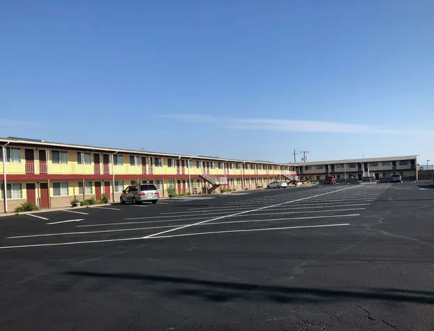 Super 8 by Wyndham Ontario hotel detail image 2