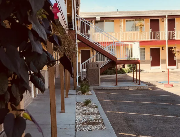 Super 8 by Wyndham Ontario hotel detail image 3