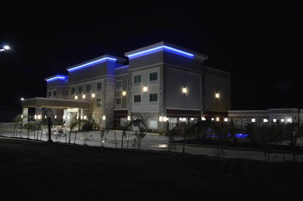 Best Western Plus Dilley Inn & Suites hotel hero