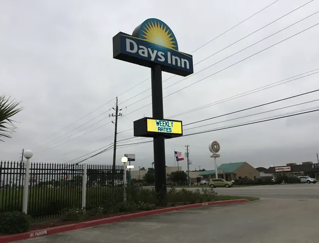 Days Inn by Wyndham Baytown East hotel detail image 2