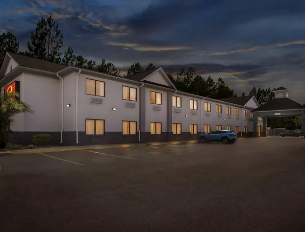 Econo Lodge hotel detail image 3