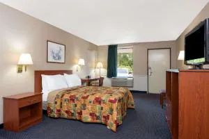 Knights Inn Elizabethtown hotel detail image 1