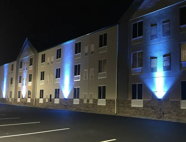 Plymouth Bay Inn and Suites hotel detail image 1