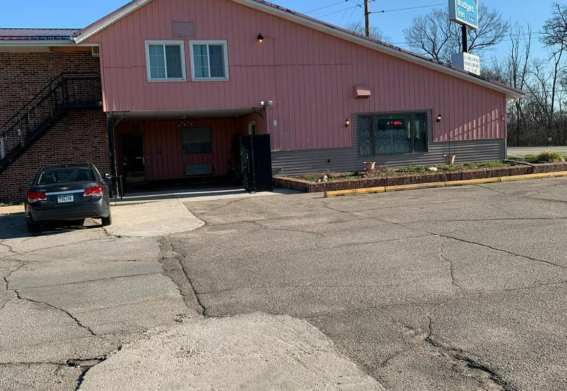 Best Budget Inn hotel hero