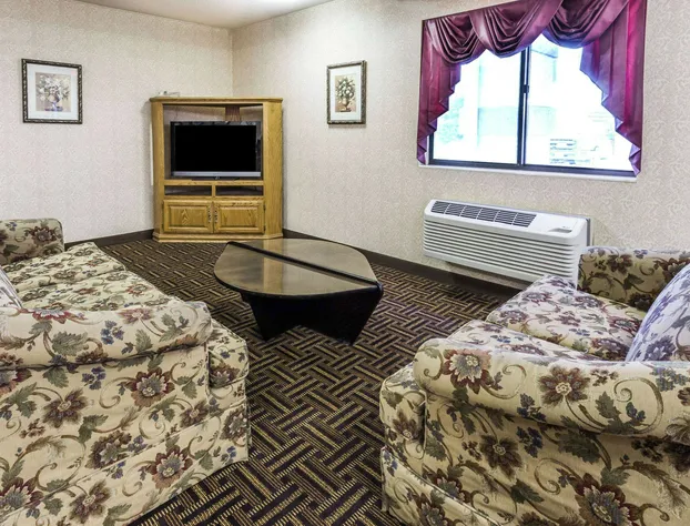 Super 8 by Wyndham Yorkville hotel detail image 2