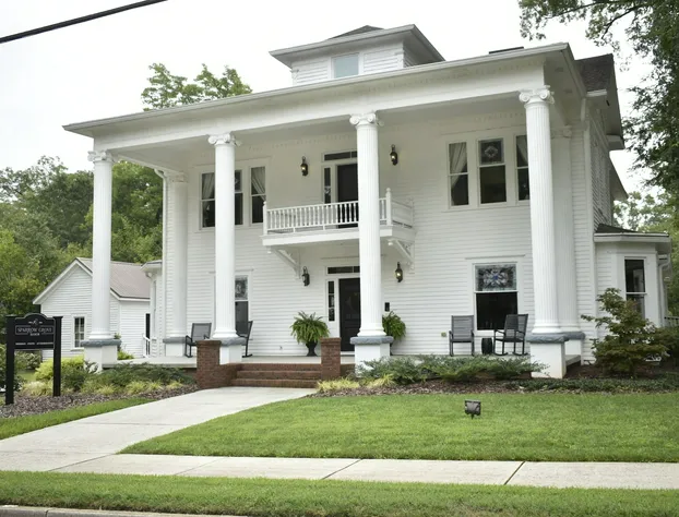 Sparrow Grove Manor hotel detail image 1