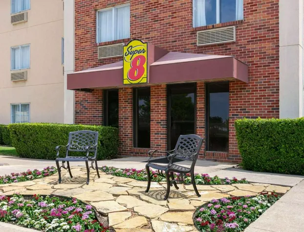 Super 8 by Wyndham Grapevine/DFW Airport Northwest hotel detail image 3