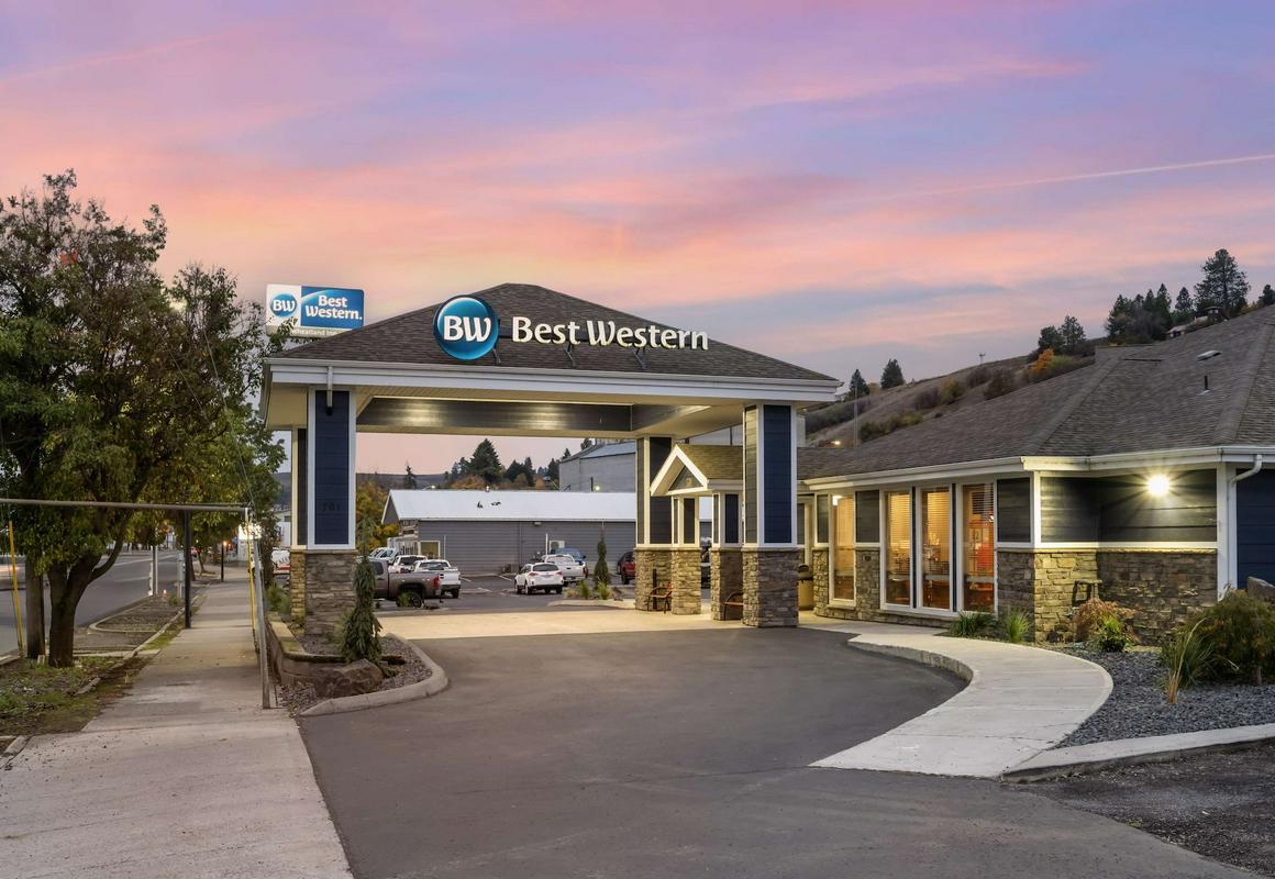 Best Western Wheatland Inn hotel hero