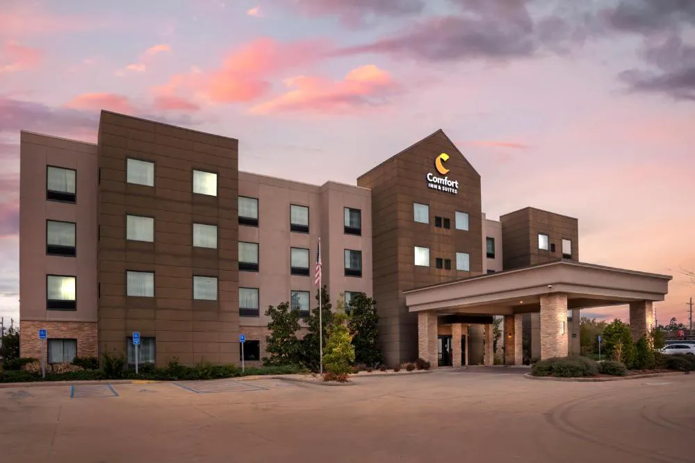 Comfort Inn & Suites hotel hero