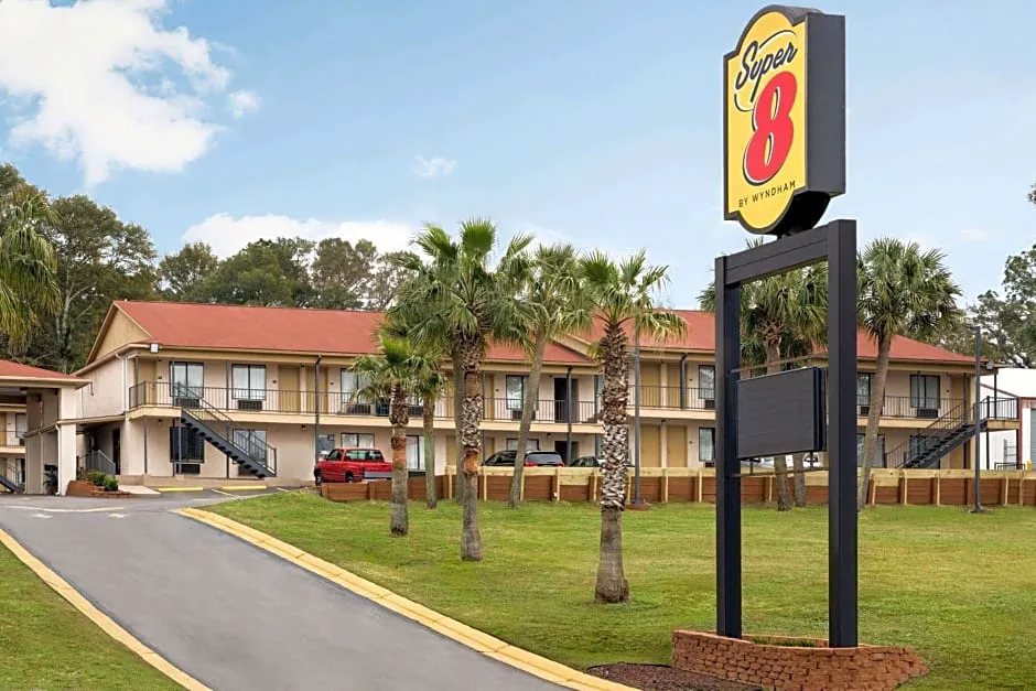 Quality Inn hotel hero