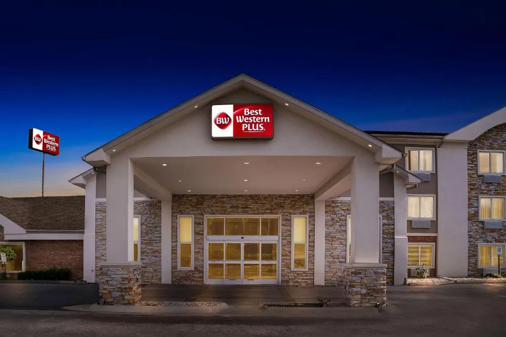 Best Western Plus Flint Airport Inn & Suites hotel hero