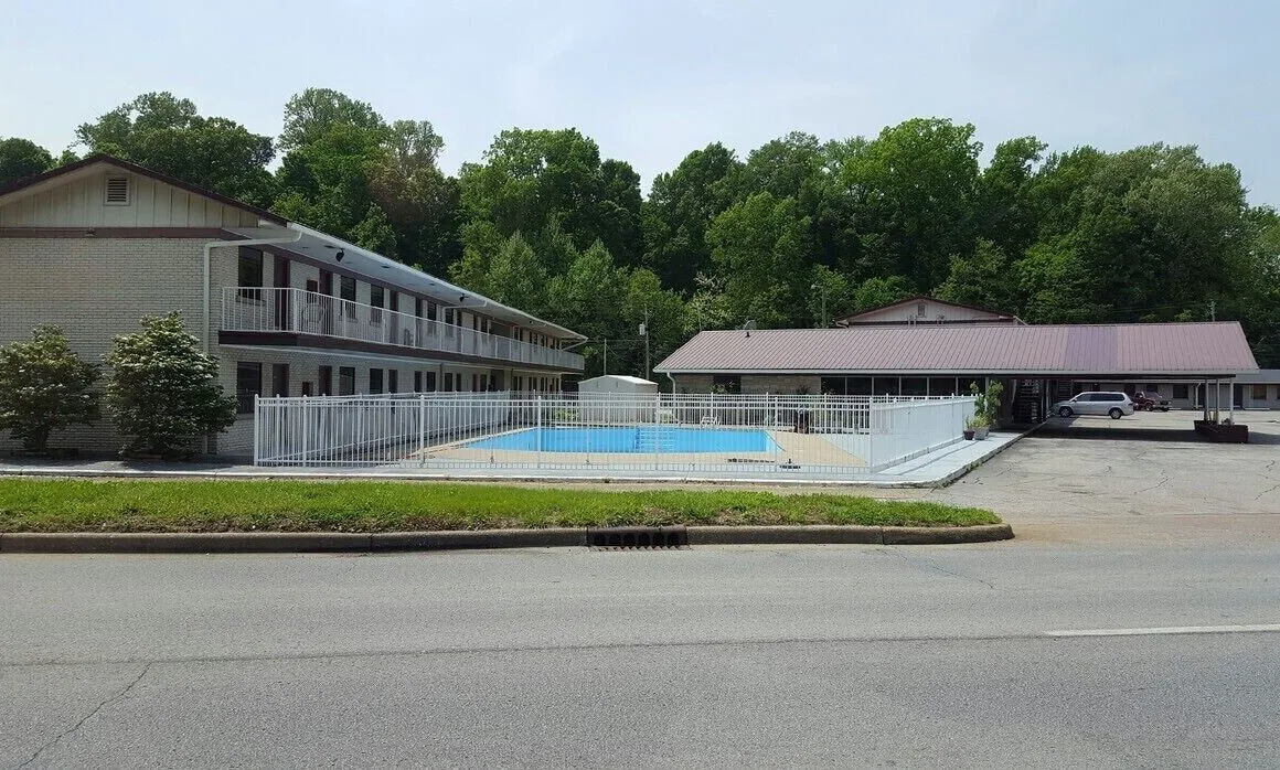 Best Budget Inn hotel hero