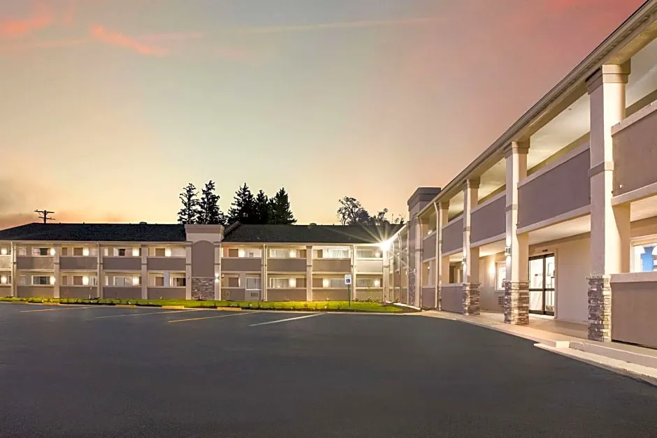 Clarion Pointe East Lansing University Area hotel hero