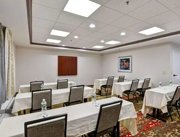 Hampton Inn Albany-Wolf Road (Airport) hotel detail image 2