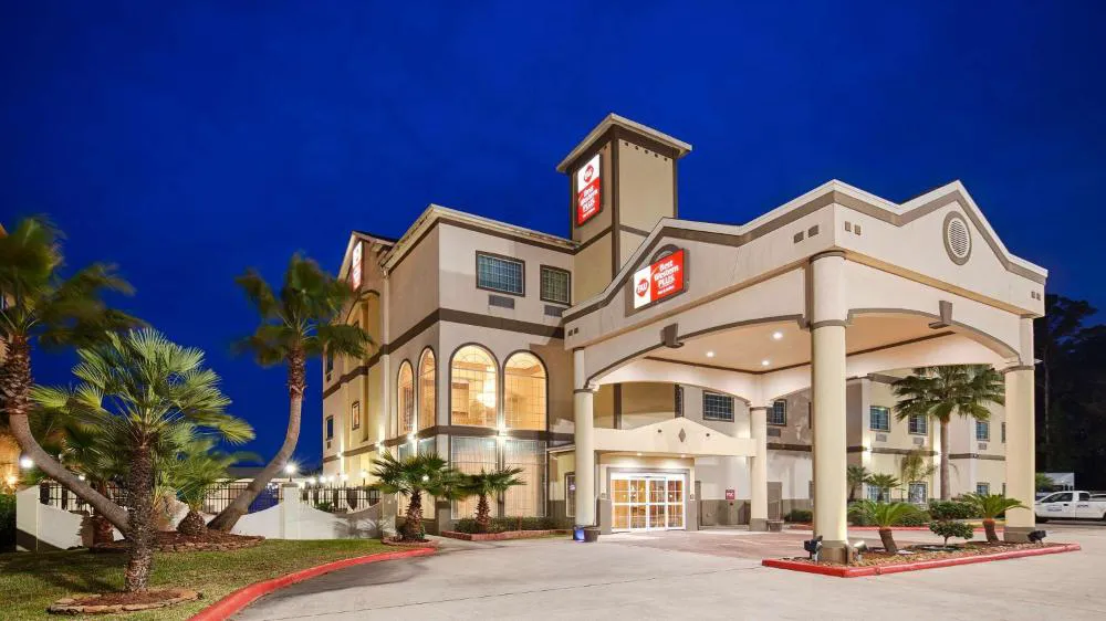 Best Western Plus New Caney Inn & Suites hotel hero